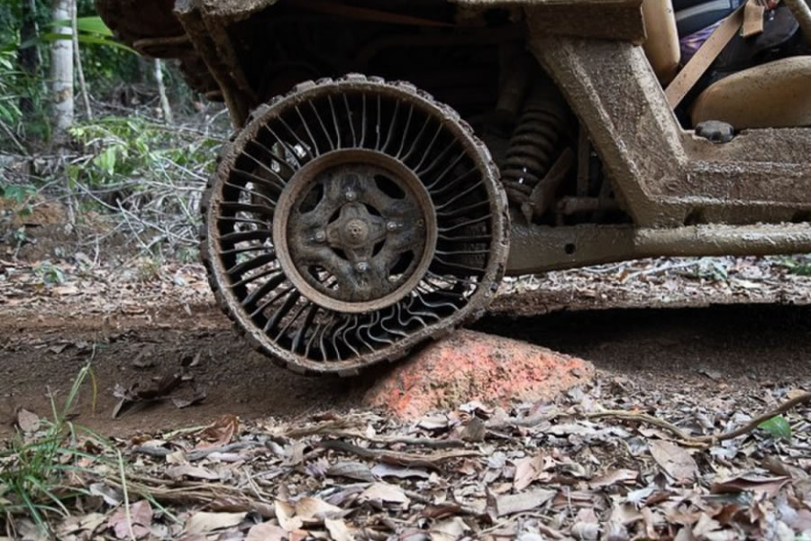 Pneus da Michelin que dispensam ar são testados pelo exército americano