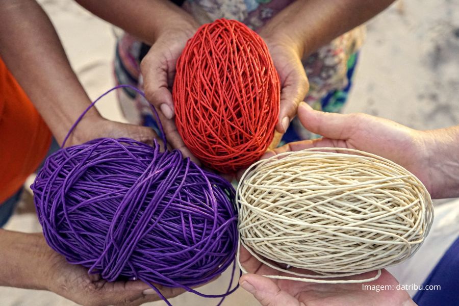 Borracha natural vira joias sustentáveis e fortalece renda de mulheres na Amazônia